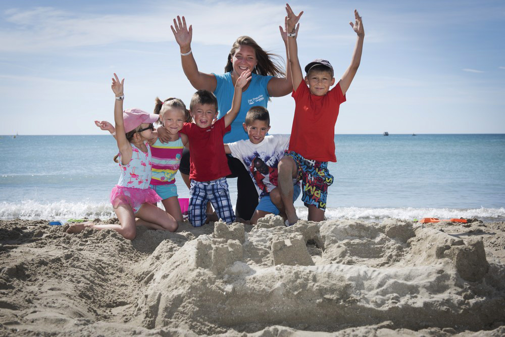 les enfants sur la plage de montpellier